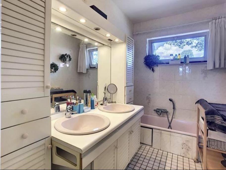Suite Familiale Avec 2 Chambres Dans Une Villa - Quartier Vert Et Boise - 5 Kms De Namur Exterior foto